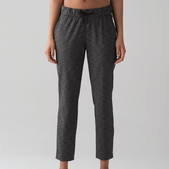 lululemon athletica Pants - Lululemon Pants Women's 4 Gray Heathered Black On The Fly 28" Drawstring Crop